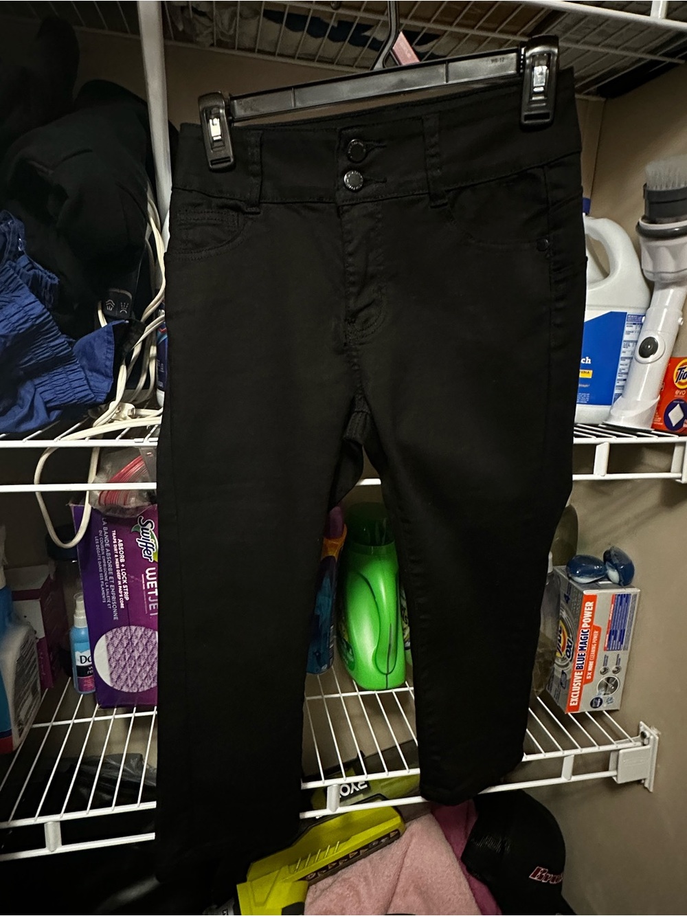Black Women's Mid-Rise Capri Jeans